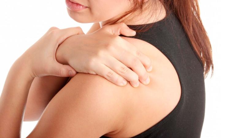 5 claves que explican por qué tu dolor de hombro reaparece cada mes