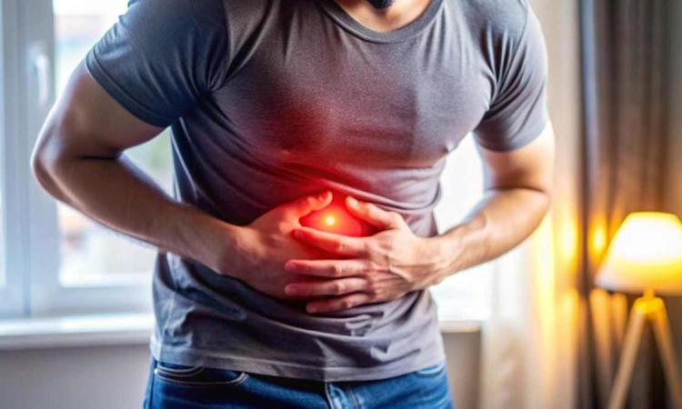 Si tienes gastritis y contracturas recurrentes, esto puede explicar lo que te está pasando