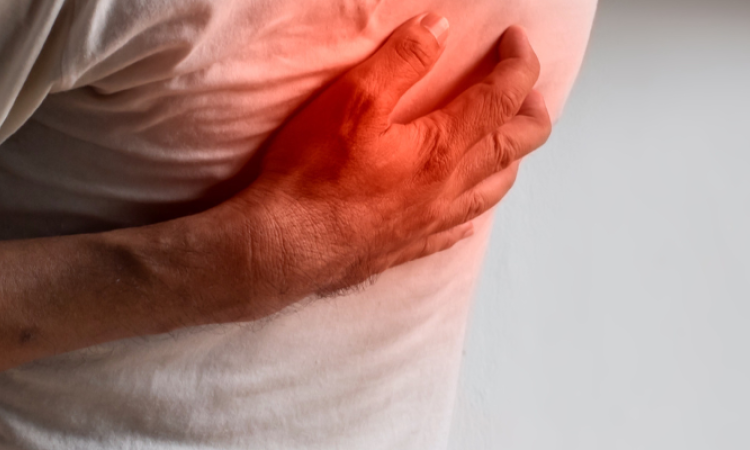 Qué señales indican que tu dolor en el pecho podría ser un síndrome de Tietze y no un problema cardíaco